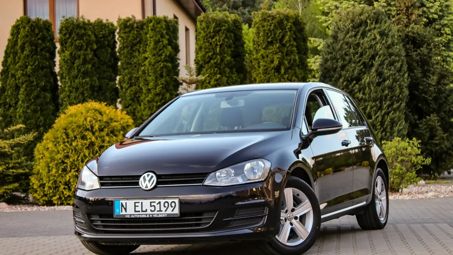 VOLKSWAGEN Golf -