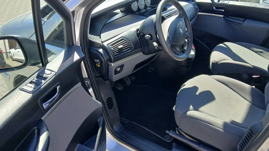 PEUGEOT 807 -