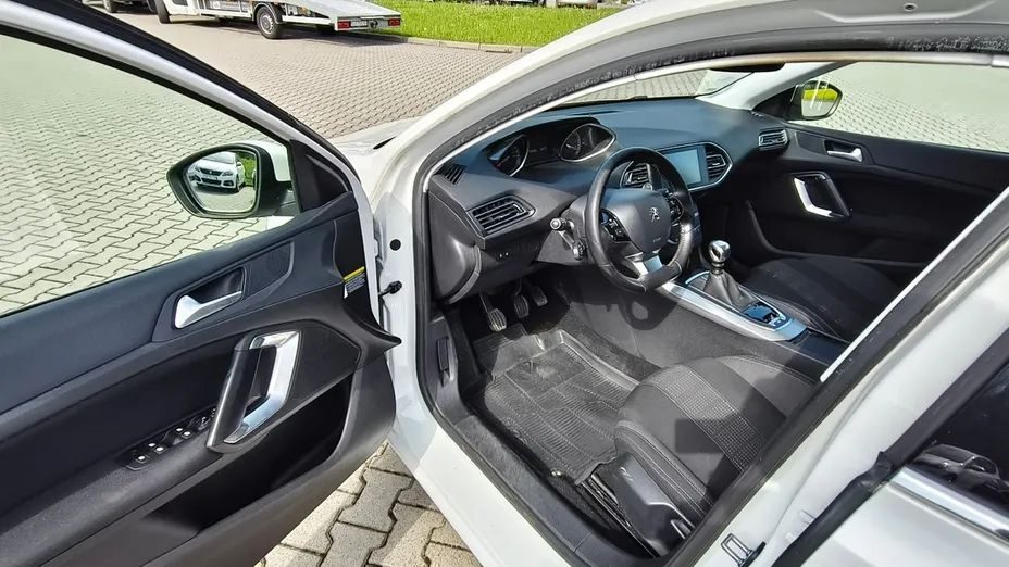 PEUGEOT 308 -