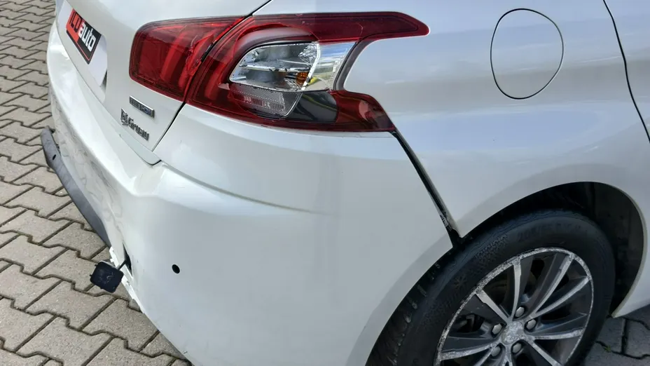 PEUGEOT 308 -