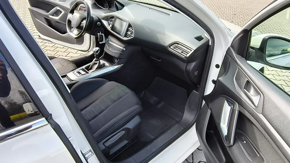 PEUGEOT 308 -