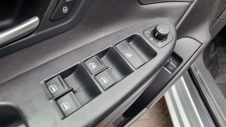 VOLKSWAGEN Eos -