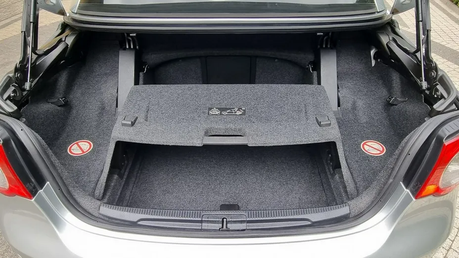 VOLKSWAGEN Eos -
