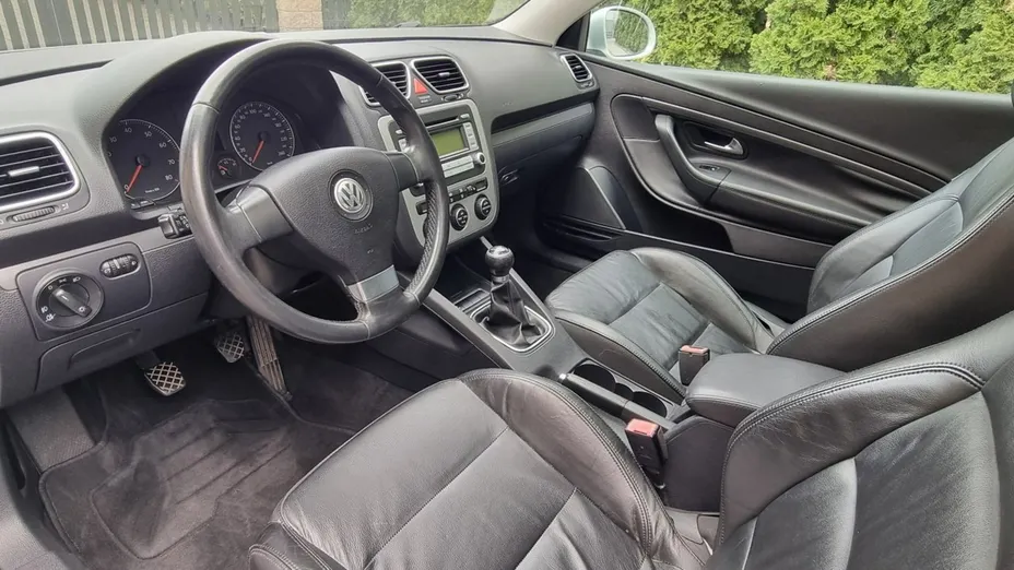 VOLKSWAGEN Eos -