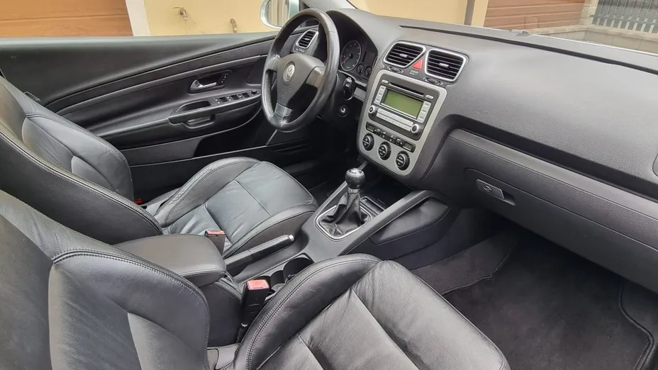 VOLKSWAGEN Eos -
