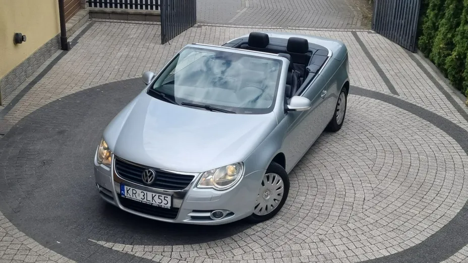 VOLKSWAGEN Eos -
