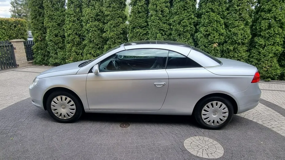 VOLKSWAGEN Eos -