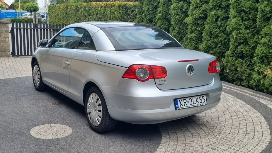 VOLKSWAGEN Eos -