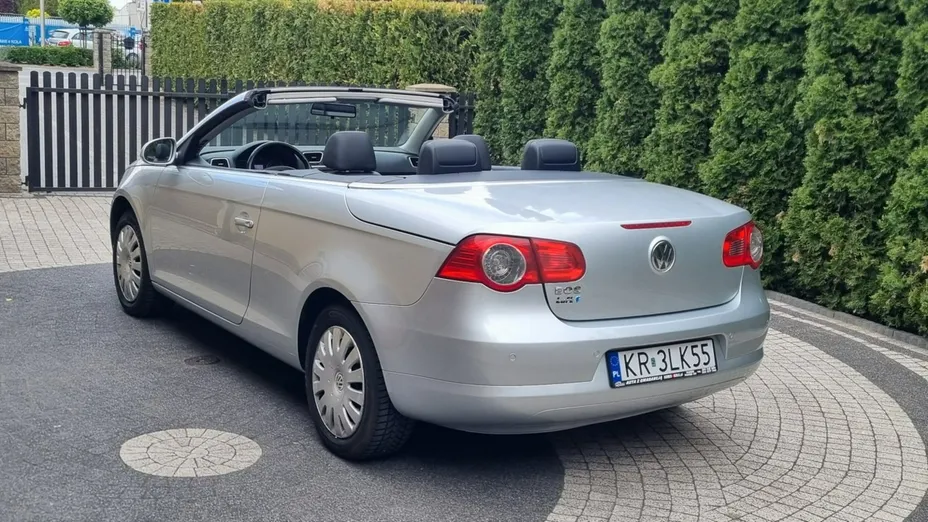 VOLKSWAGEN Eos -