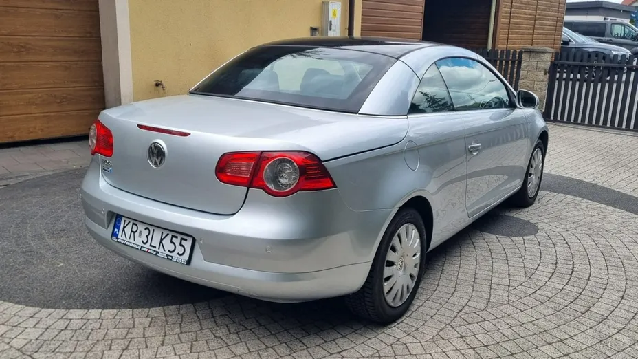 VOLKSWAGEN Eos -