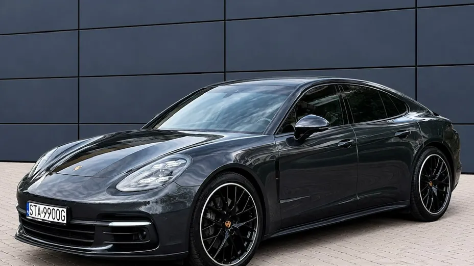 PORSCHE Panamera -