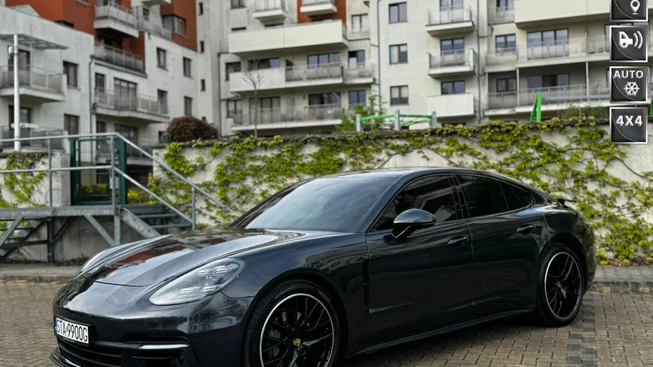 PORSCHE Panamera -