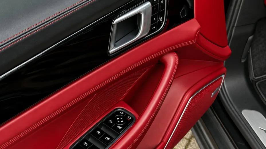 PORSCHE Panamera -