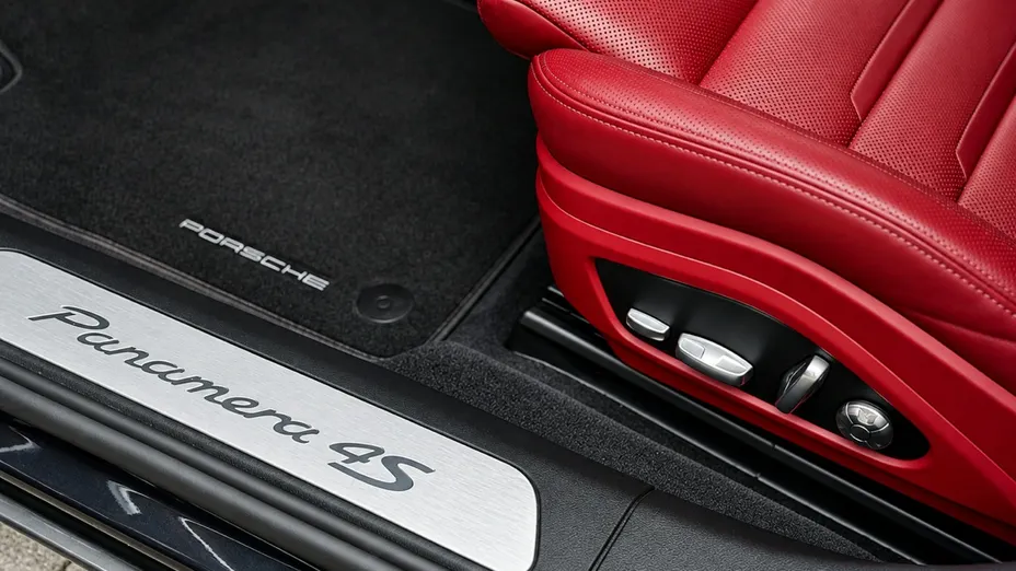 PORSCHE Panamera -