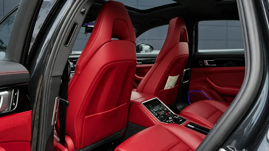 PORSCHE Panamera -