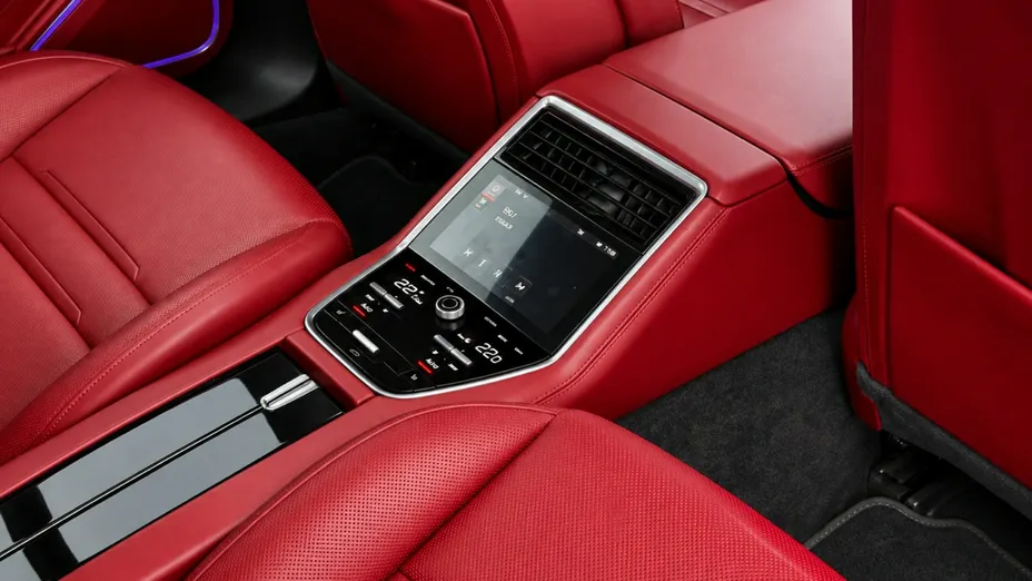 PORSCHE Panamera -