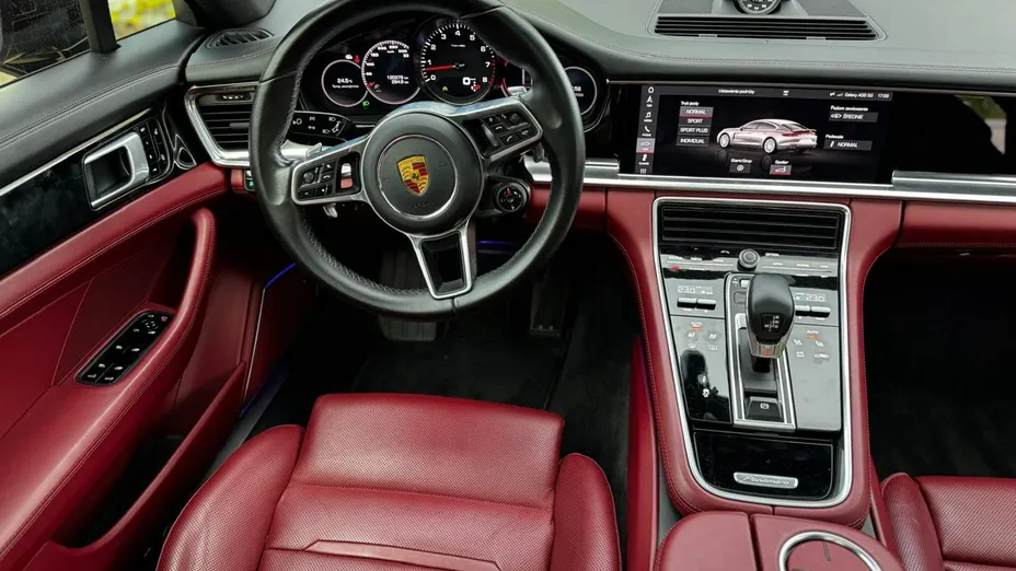 PORSCHE Panamera -