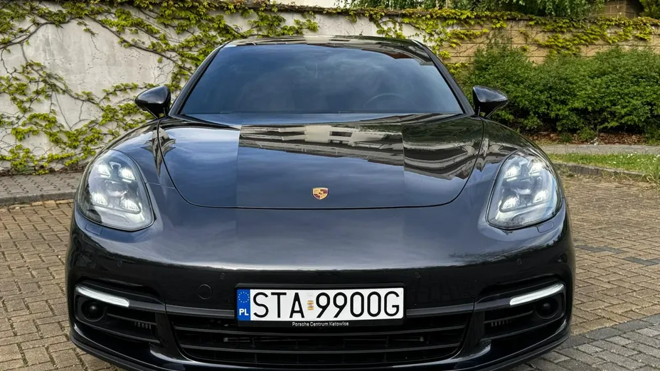 PORSCHE Panamera -