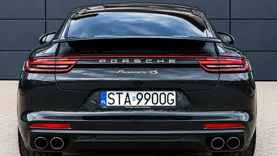 PORSCHE Panamera -