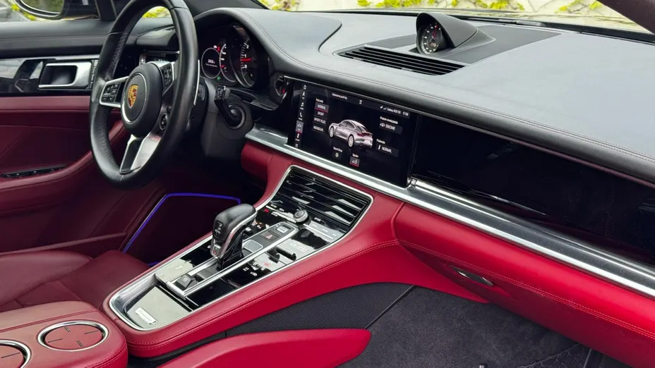 PORSCHE Panamera -