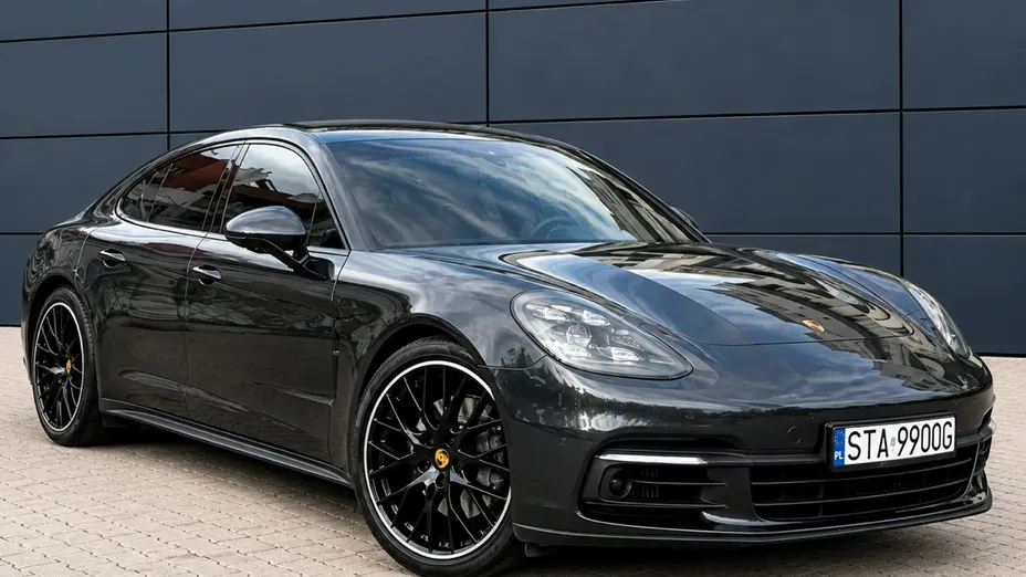 PORSCHE Panamera -