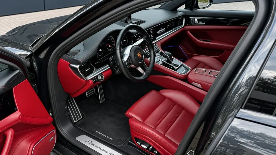 PORSCHE Panamera -