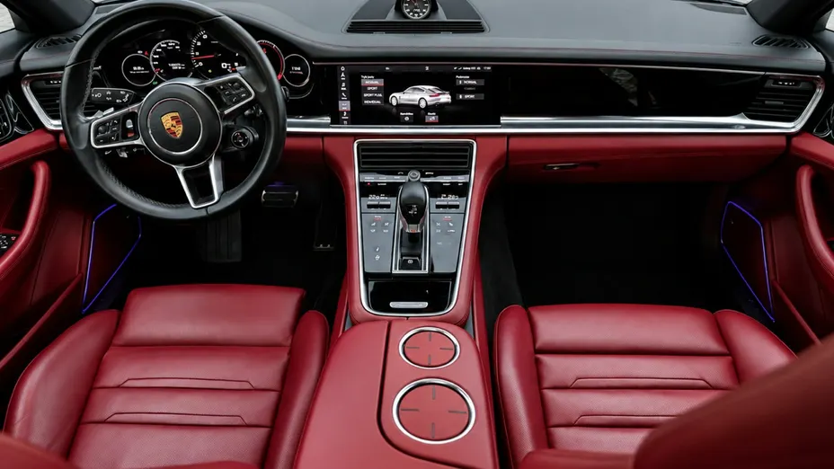 PORSCHE Panamera -