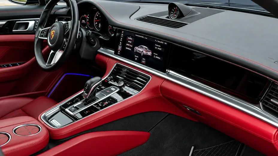 PORSCHE Panamera -