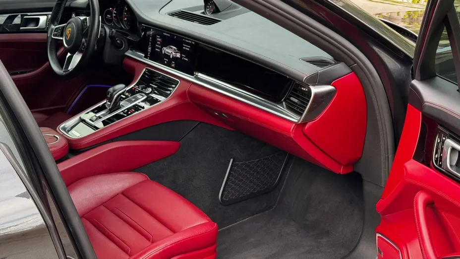 PORSCHE Panamera -