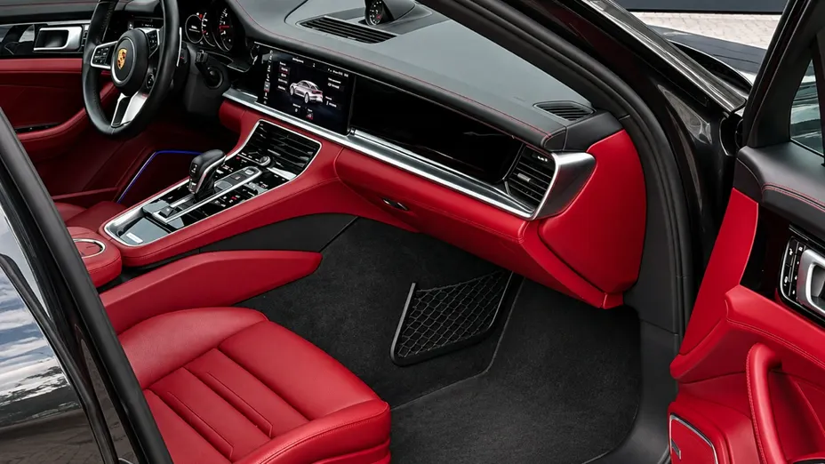PORSCHE Panamera -