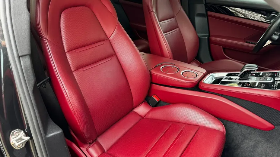 PORSCHE Panamera -