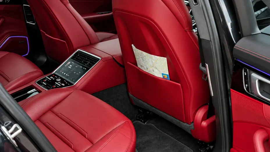 PORSCHE Panamera -