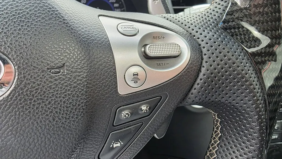 INFINITI QX70 -