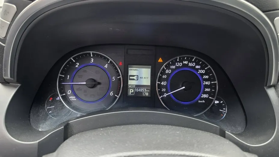 INFINITI QX70 -