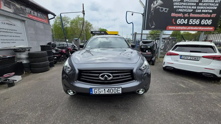 INFINITI QX70 -