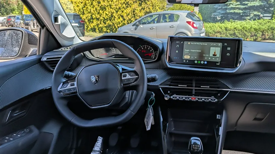 PEUGEOT 208 -
