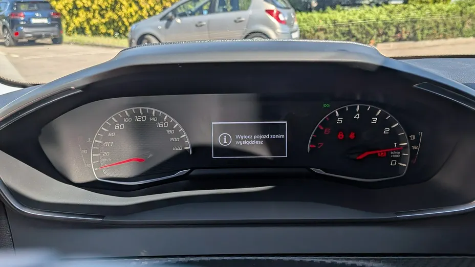 PEUGEOT 208 -
