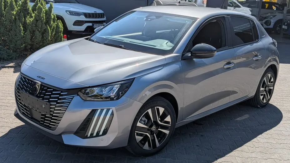 PEUGEOT 208 -