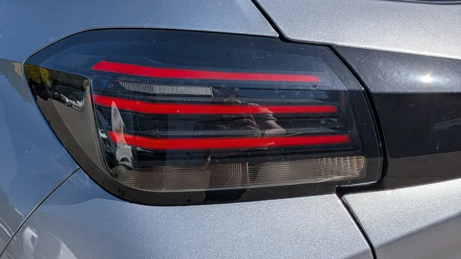 PEUGEOT 208 -