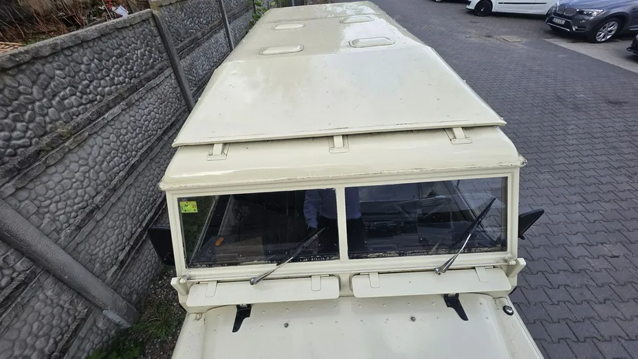 LAND ROVER Defender -