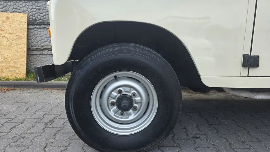 LAND ROVER Defender -