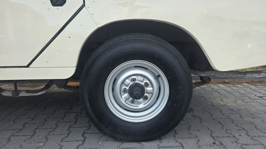 LAND ROVER Defender -