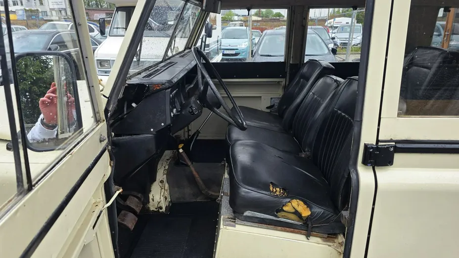 LAND ROVER Defender -