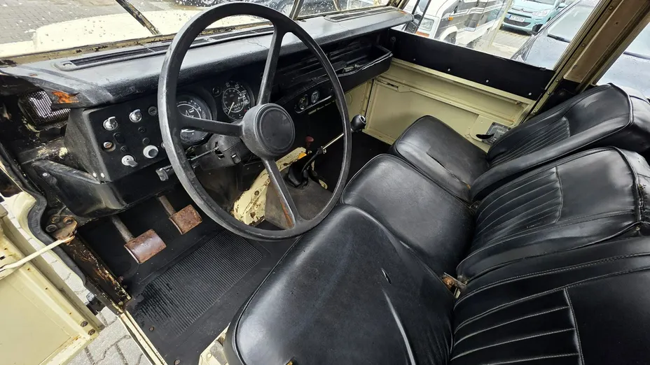 LAND ROVER Defender -