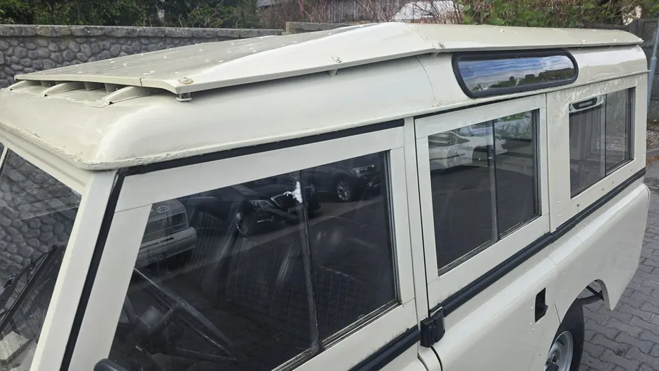 LAND ROVER Defender -