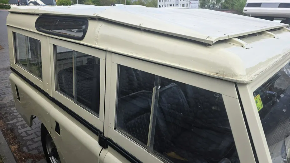 LAND ROVER Defender -