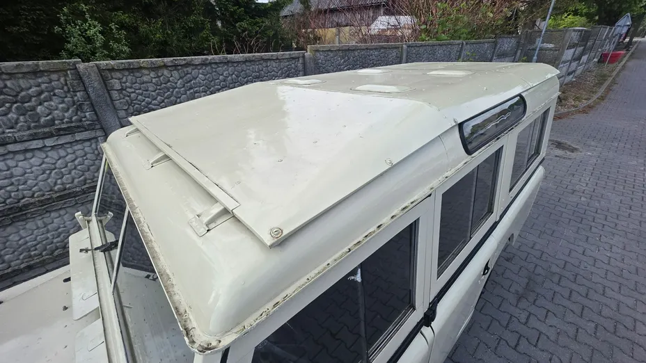 LAND ROVER Defender -