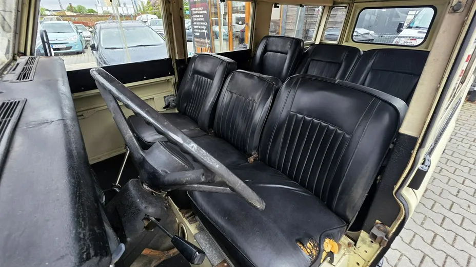 LAND ROVER Defender -