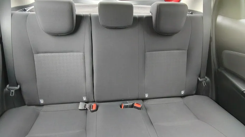 TOYOTA Yaris -