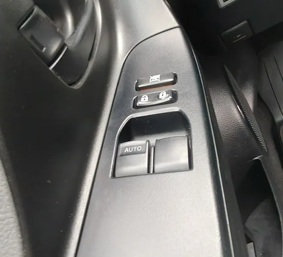 TOYOTA Yaris -